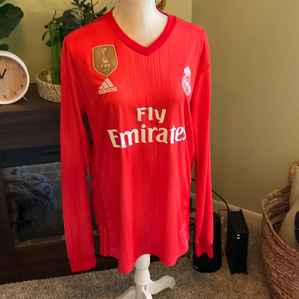 Men’s Size Large Real Madrid 2017 FIFA Champs Jersey, Excellent Condition!